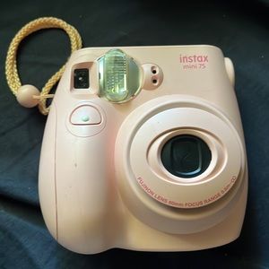 instax mini 7s , used like new condition. BUY FILM SEPARATELY